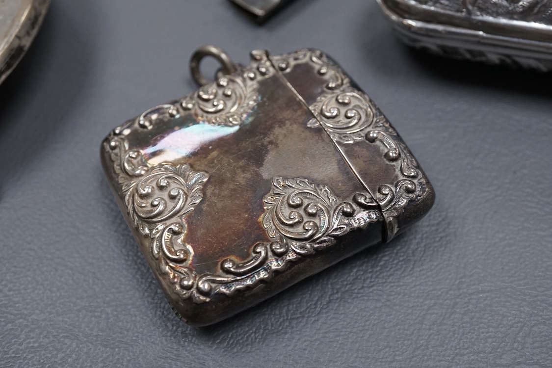 An Edwardian repousse silver purse, with suspension chain, Henry Matthews, Birmingham, 1902, 90mm, together with a silver vesta case, a silver mounted capstan inkwell, a silver mounted toilet jar, a George V silver mount